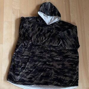 Comfy, Camouflage Sherpa-Lined Hoodie Poncho - Black/Olive